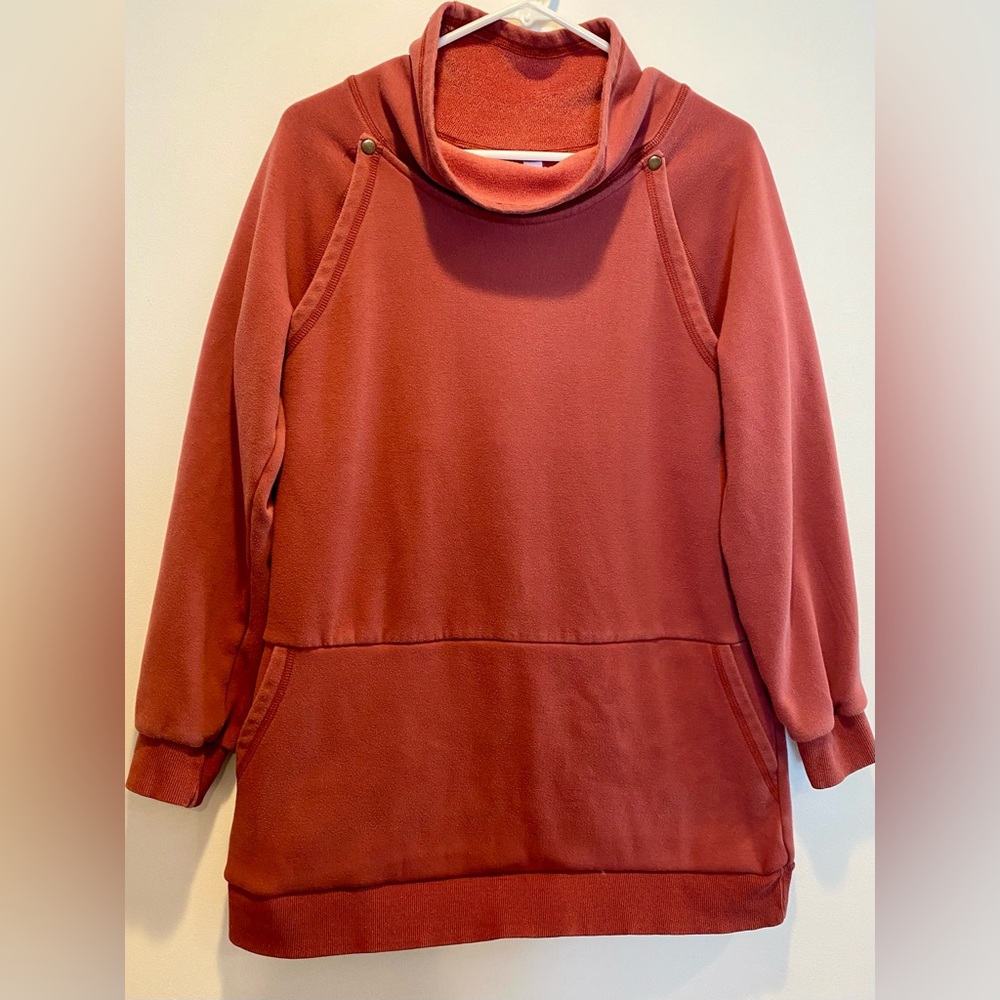Latched Mama Women's Top in Rust Red